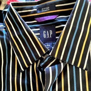 NWOT! Gap Fitted Premium Men’s Dress Shirt. Size 16-16.5 (Large)